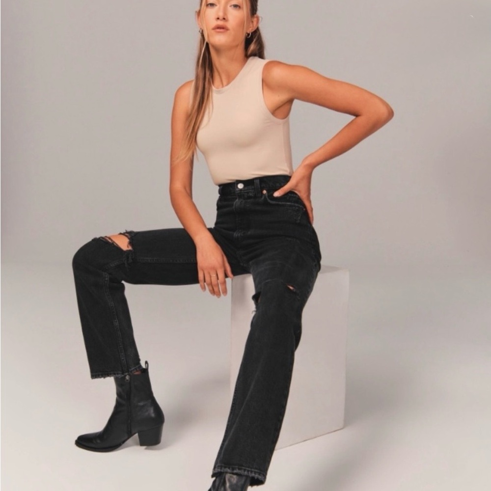 Abercrombie & Fitch Black 90’s Straight Ultra High Rise Jean